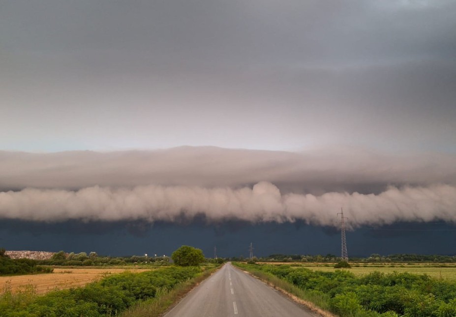 Oprez! Prijeteći oblak snimljen kod Nove Gradiške FOTO