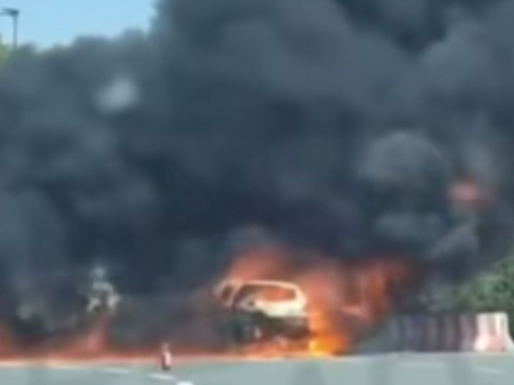 Strašan požar na naplatnim kućicama: Plamen je progurao najmanje jedno vozilo