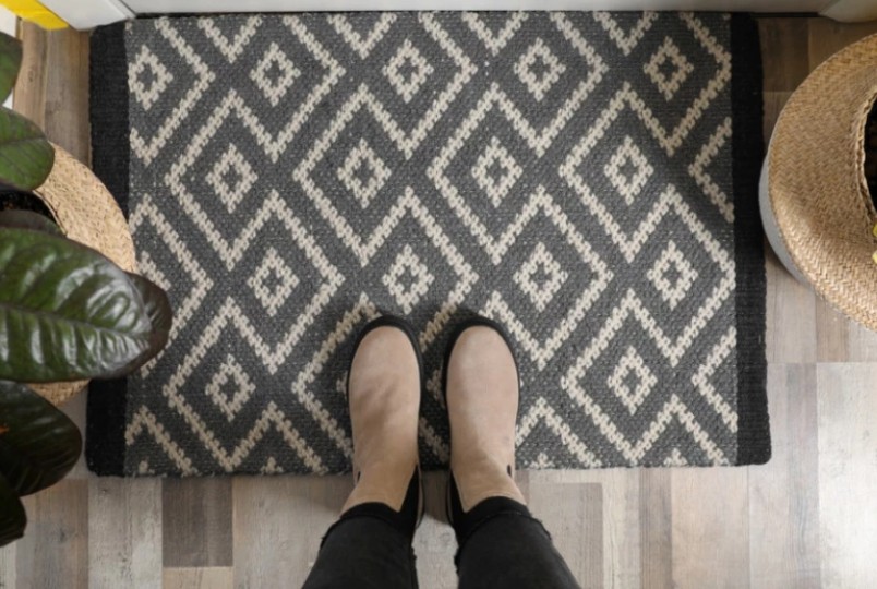 Zadržava prljavštinu i alergene: Koliko često treba mijenjati otirač?