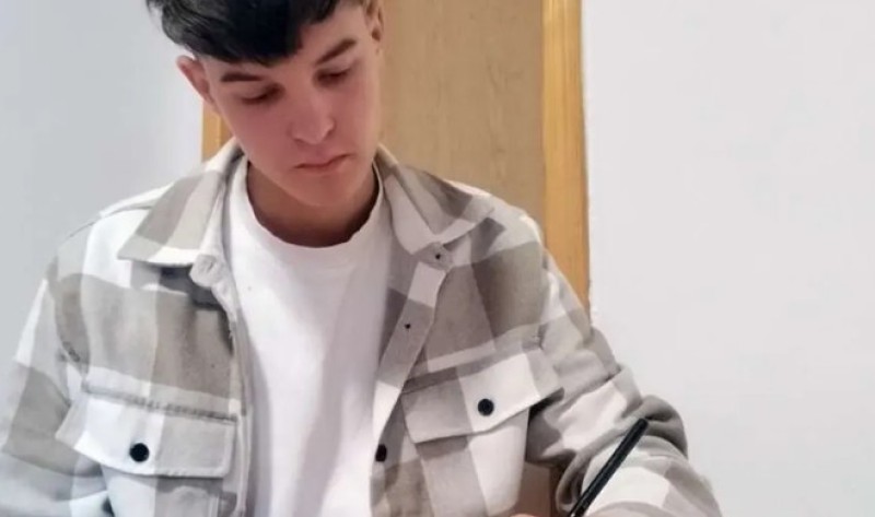 Talentovani Petar (18) u slikanju ikona pronašao posebnu strast: Otkrio sve detalje o ovom zanatu