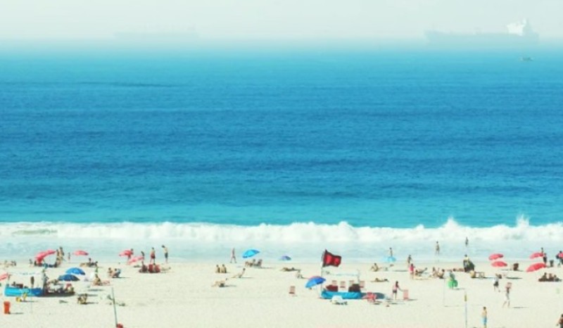 Hit prizor s jadranske plaže: Momak se na urnebesan način zaštitio od sunca FOTO