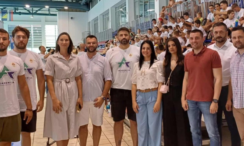 U Banjaluci svečano otvoren projekat “Plivaj, Srpska”: Nova šansa za mališane da nauče plivati