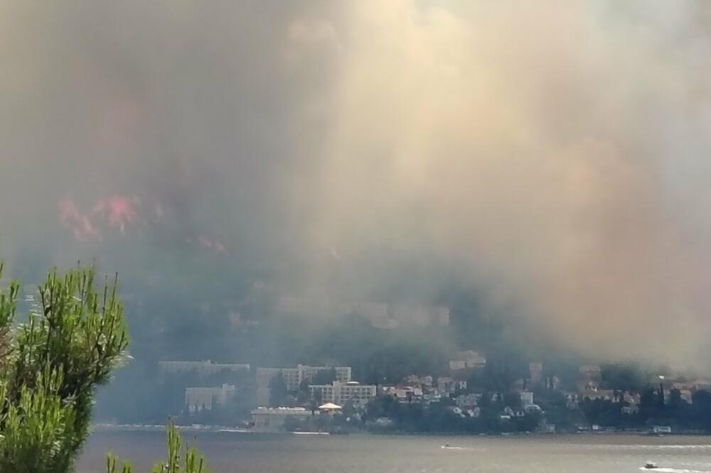 Požar u Njivicama pod kontrolom, sumnja se da je podmetnut