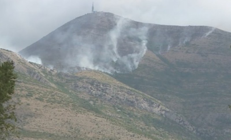 Konačno predah! Vatrogasci spriječili da se požar proširi na kuće u Popovom polju