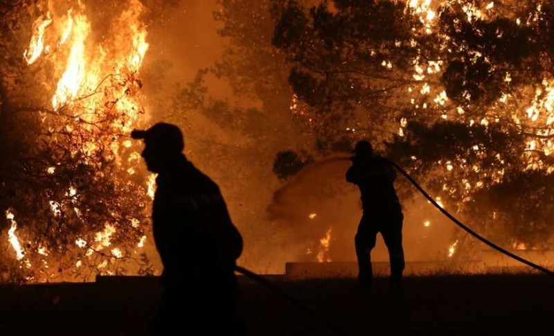 Borbe protiv vatre: Veliki požar na popularnom grčkom ostrvu