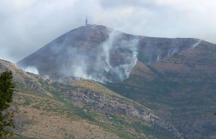 Požari u nepristupačnim dijelovima trebinjskih brda, ne prijete kućama