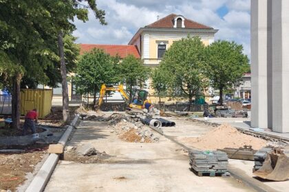 Mašine buše, radnici ćute: Nova tabla i novi rok u centru Banjaluke FOTO