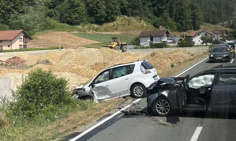 Jedan automobil završio u kanalu: Teška saobraćajka kod Banjaluke