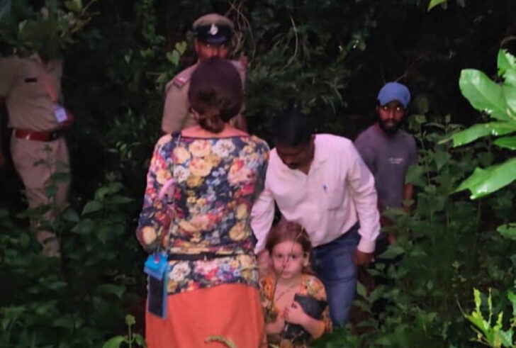 Indijska policija pronašla u džungli Ruskinju sa dvoje male djece FOTO