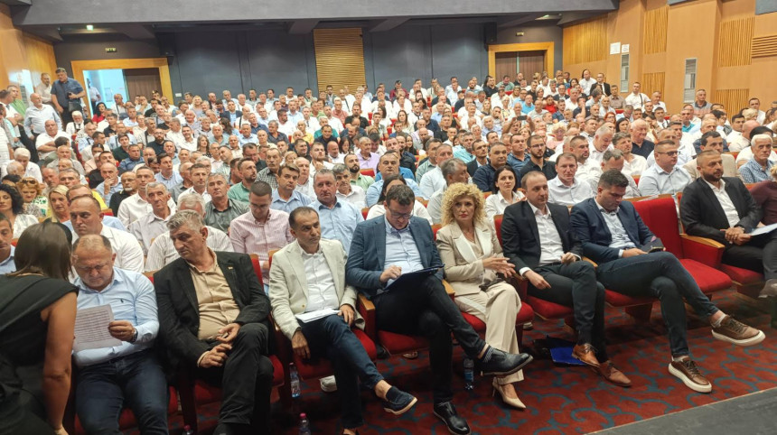 U toku skupština SDS-a: Utvrđuje se dnevni red – Miličević izbjegava provjeru svog mandata?!