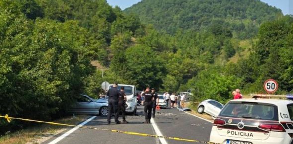 Teška nesreća u BiH: Dvije osobe povrijeđene, saobraćaj potpuno obustavljen