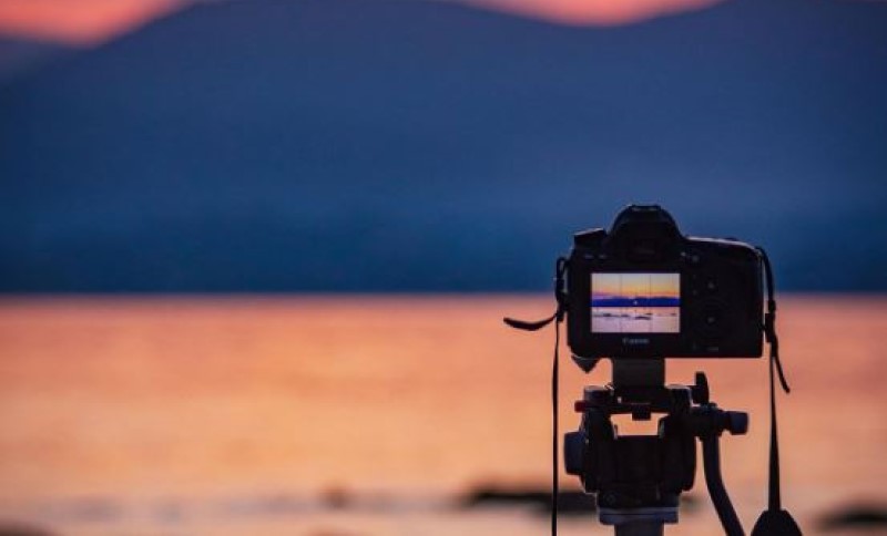 Šok na Jadranu: Uhapšen muškarac osumnjičen da je snimao golu djecu na plaži