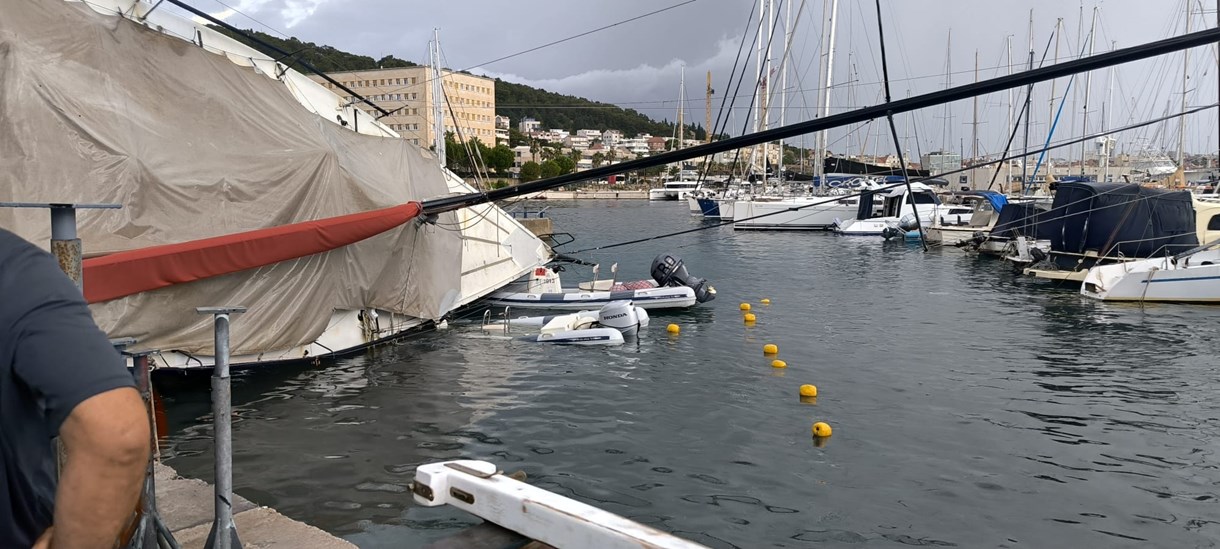 Strašna oluja potopila Split: Sirene odzvanjaju gradom VIDEO
