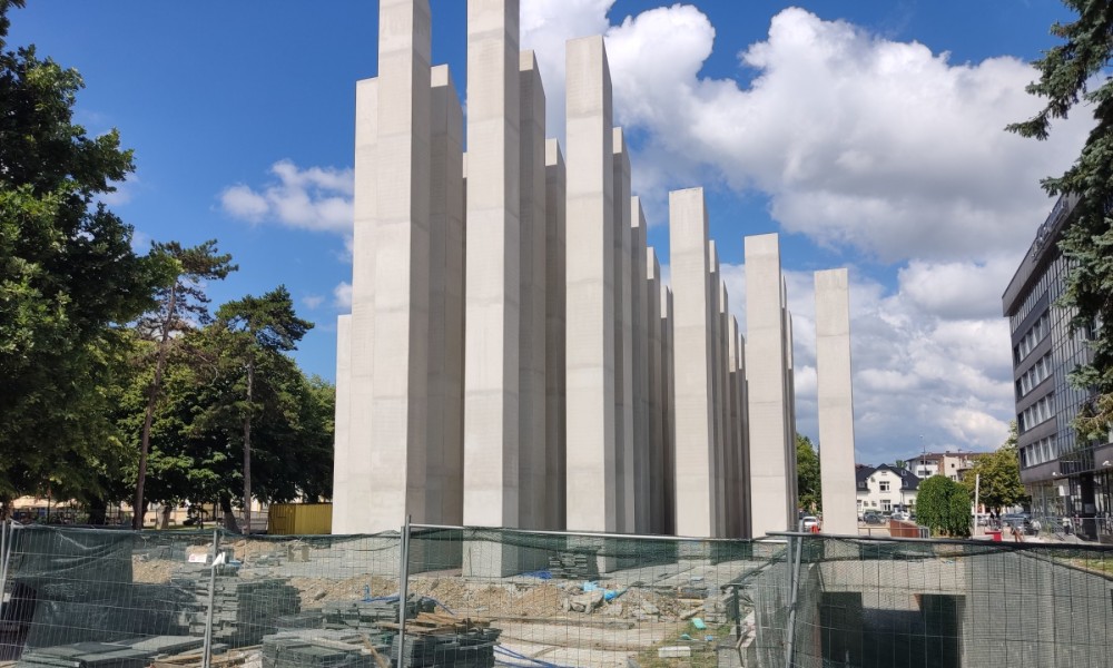 Milioni potrošeni, rokovi prolaze, političari se svađaju: Radovi na spomeniku palim borcima u Banjaluci ušli u ozbiljan zastoj