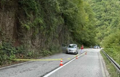 Vozač teško povrijeđen: Policija se oglasila o nesreći u kojoj je stijena usmrtila ženu