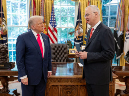 Šutanovac predao akreditive Trampu: “Učinimo srpsko-američko strateško partnerstvo ponovo velikim”