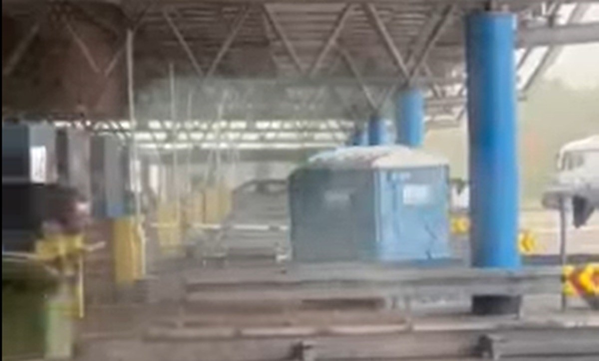 Kroz granični prelaz: Nevrijeme oduvalo toalet iz Hrvatske ka Srbiji VIDEO