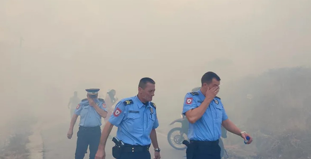 Gori i u rodnom mjestu Svetog Vasilija: Ugrožene kuće, haos oko Trebinja se ne smiruje