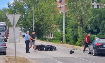 Saobraćajna nesreća u centru grada: Sudarili se ”audi” i motocikl