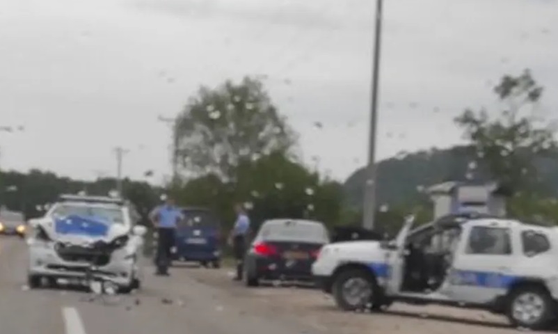 Nesreća u okolini Banjaluke: Slupan automobil policije