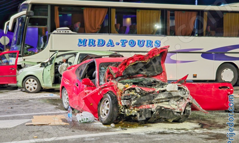Težak udes između Banjaluke i Prijedora: Šestoro povrijeđenih, jedno teže VIDEO