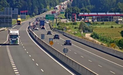 Teška nesreća na auto-putu u Sloveniji: Najmanje četiri osobe poginule FOTO