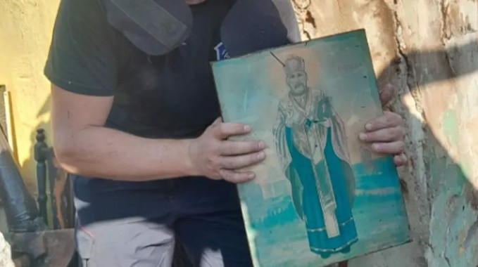 Čudo tokom nezapamćenih požara: Vatrogasci iz kuće u plamenu izvukli netaknutu ikonu FOTO