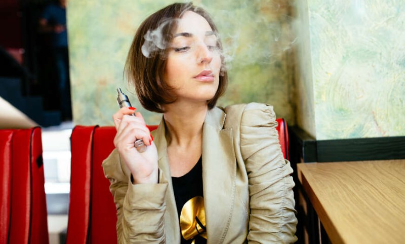 Alarmantan podatak: Nikotinske vrećice i vejp uzrokuju porast trovanja među djecom