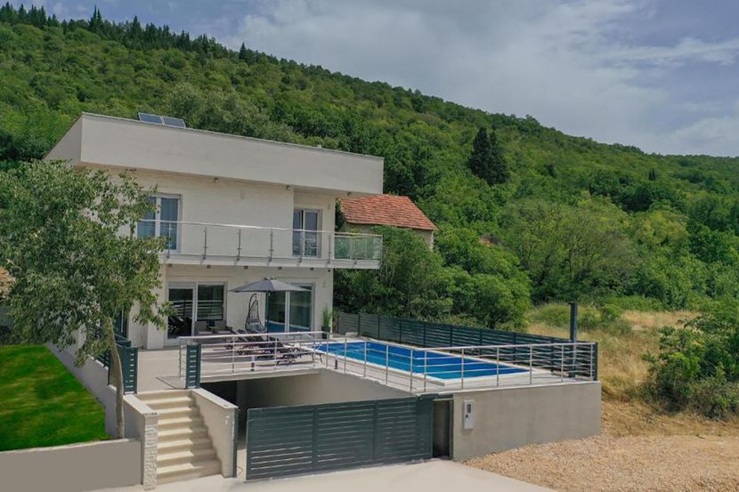 Za 3 mjeseca zarađivala i do 60.000 €: Pukao biznis Nede Ukraden u Hrvatskoj? Vila “zjapi” prazna usred sezone