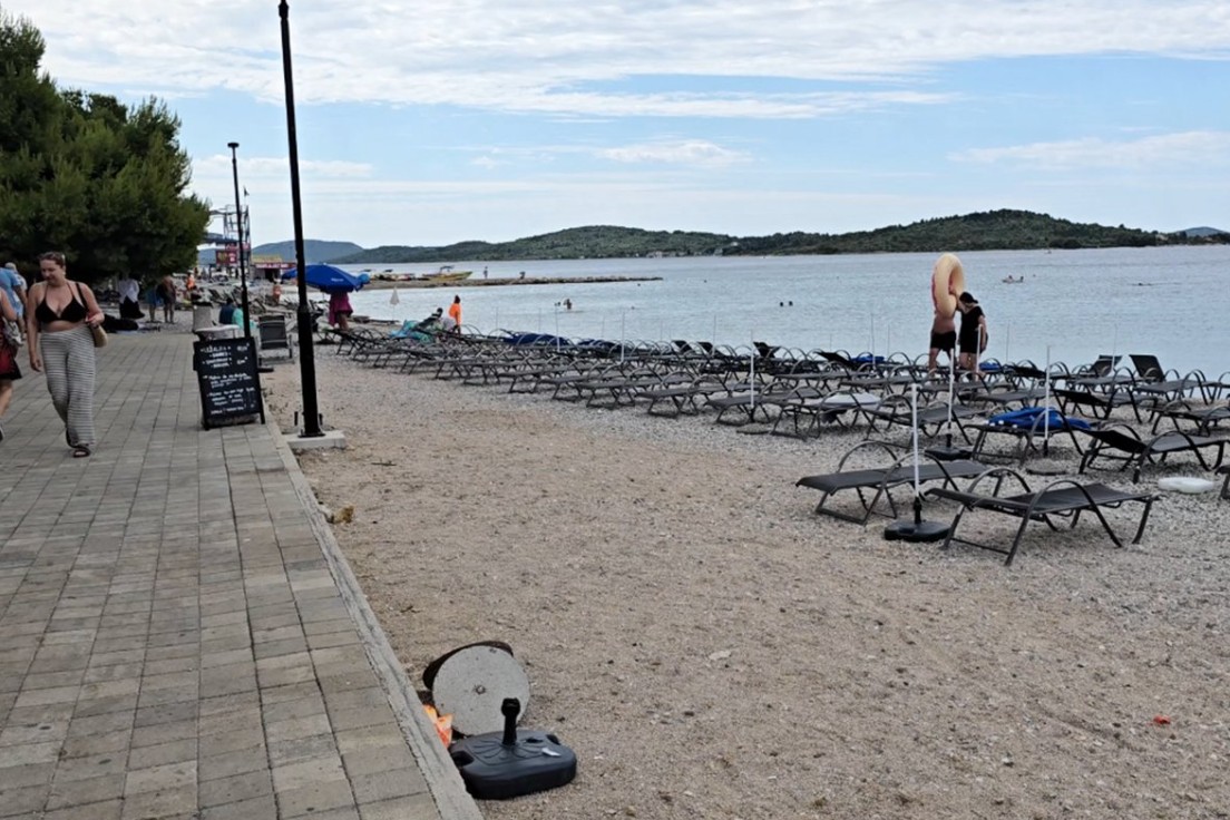 Gdje su gosti! Plaže u Vodicama zjape prazne: “Prije pet godina nije se moglo proći”