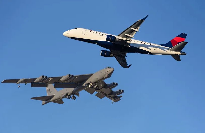 Dragi putnici, umalo smo udarili u strateški bombarder: Pilot se izvinio zbog oštrog manevra