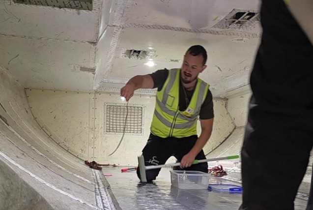 Incident! Zmija u avionu odložila let u Australiji, hvatač brzo riješio problem