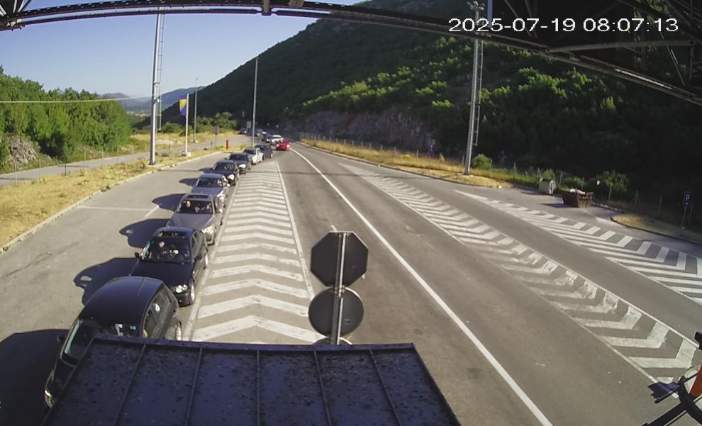 Stanje na putevima širom Srpske i FBiH: Radovi, odroni i pojačana frekvencija vozila na granicama