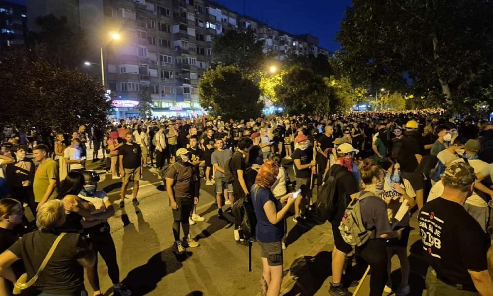 Epilog novih protesta u Srbiji: Desetine uhapšenih građana i povrijeđenih policajaca