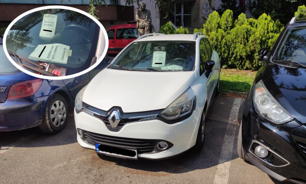 Auto-plac u centru Banjaluke? Kad se parking ne plaća, može i ovako FOTO