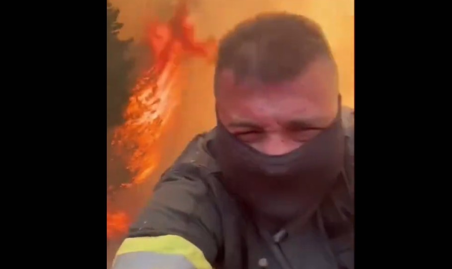 Vatra guta sve u Crnoj Gori: Pogledajte kako se vatrogasac probija kroz požar VIDEO