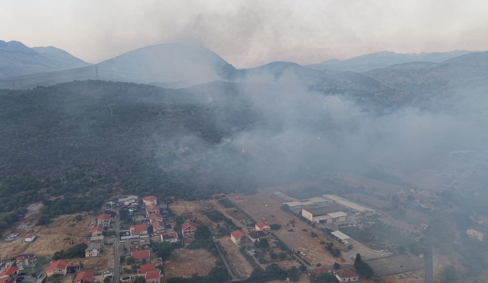Srbija i Hrvatska pritekle u pomoć: U Crnoj Gori aktivan veći broj požara