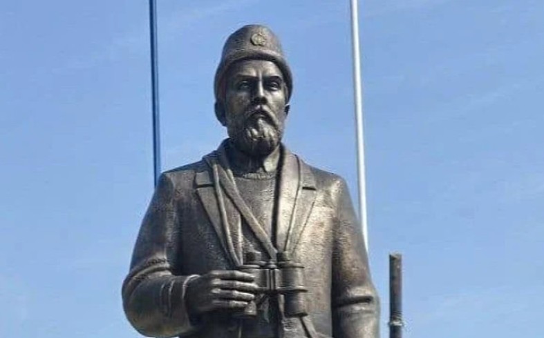 Spomenik Đurišiću prenesen u crkvu: “Pa neka dođu da ruše”