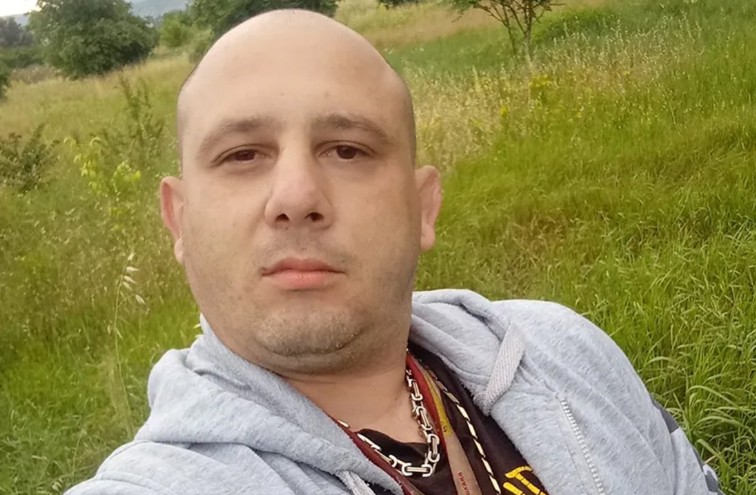 Ubica majke slobodno šetao i snimao: Sad ubio i cimera na psihijatriji? VIDEO