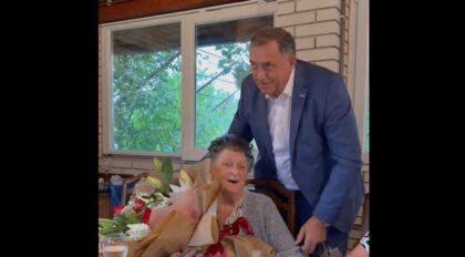 Dodik iznenadio majku za njen rođendan: “Ipak sam stigao” VIDEO