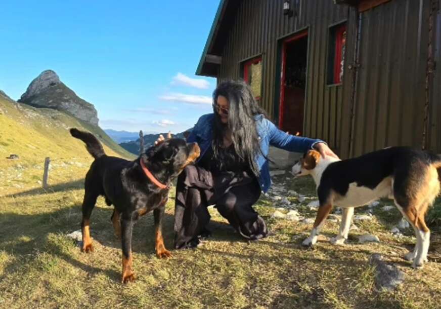Dragana Mirković otišla u planine: Evo ko joj pravi društvo, ne skida osmijeh sa lica