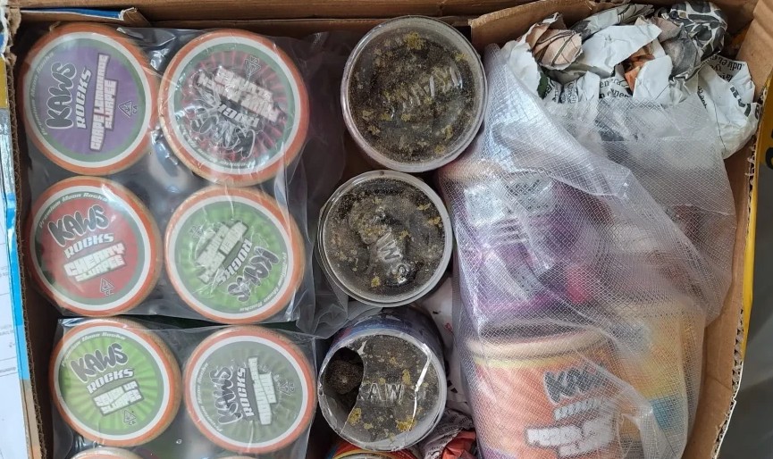 Nije stigla na odredište: Carinski službenici otkrili pošiljku punu droge FOTO