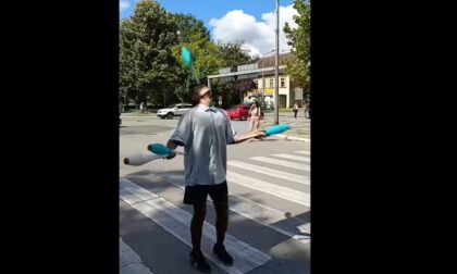 Banjalučani u čudu: Džonatan iz Venecuele raspametio prolaznike u centru grada VIDEO