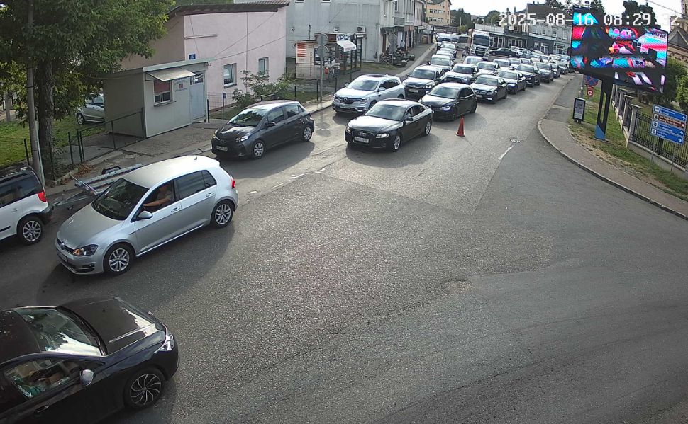 Pojačan saobraćaj na izlazu iz BiH, radovi i klizišta usporavaju vožnju