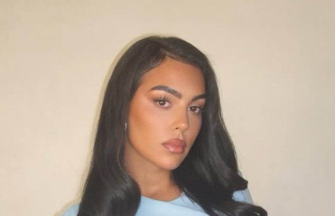 Pozirala u prozirnoj odjeći: Zapanjujuće izdanje Ronaldove vjerenice FOTO