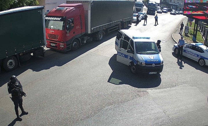 Pojačano prisustvo policije: Duge cijevi na graničnom prelazu Gradiška