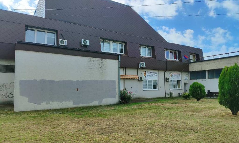 U prisustvu policije: Prefarbani grafiti i murali i u Leposaviću