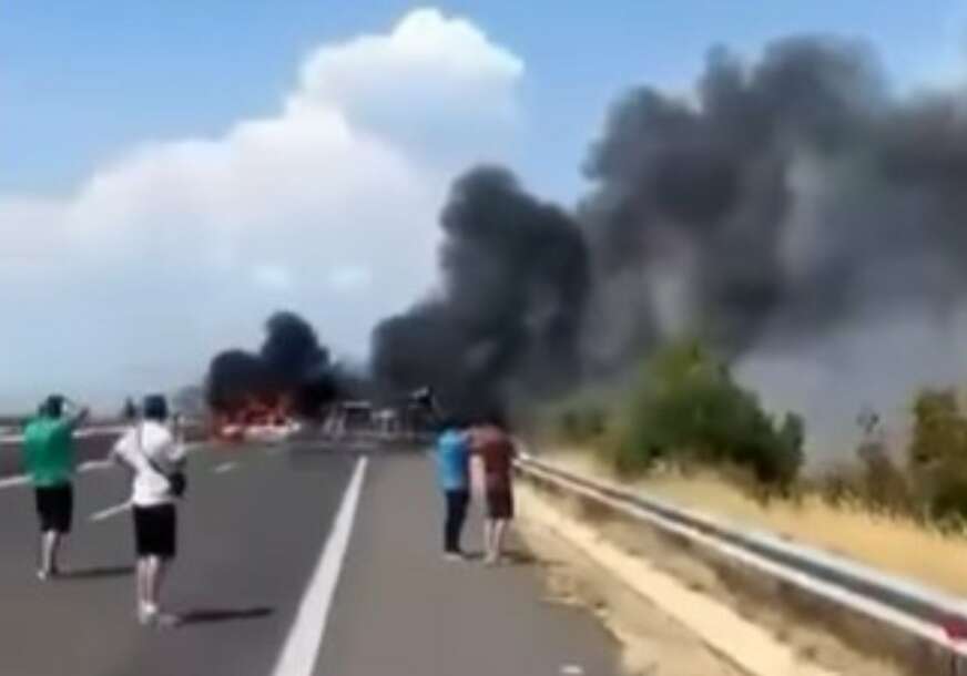 Teška nesreća na auto-putu: Sudar dva automobila i kamiona, ima poginulih i povrijeđenih