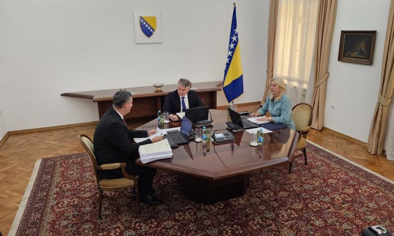 Ne može ni u dnevni red: Bećirović i Komšić uzdržani o podršci nominaciji Trampa za Nobelovu nagradu