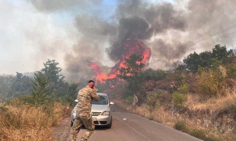 Alarmantno u Crnoj Gori: Bukte požari, stiže helikopter iz Srbije VIDEO